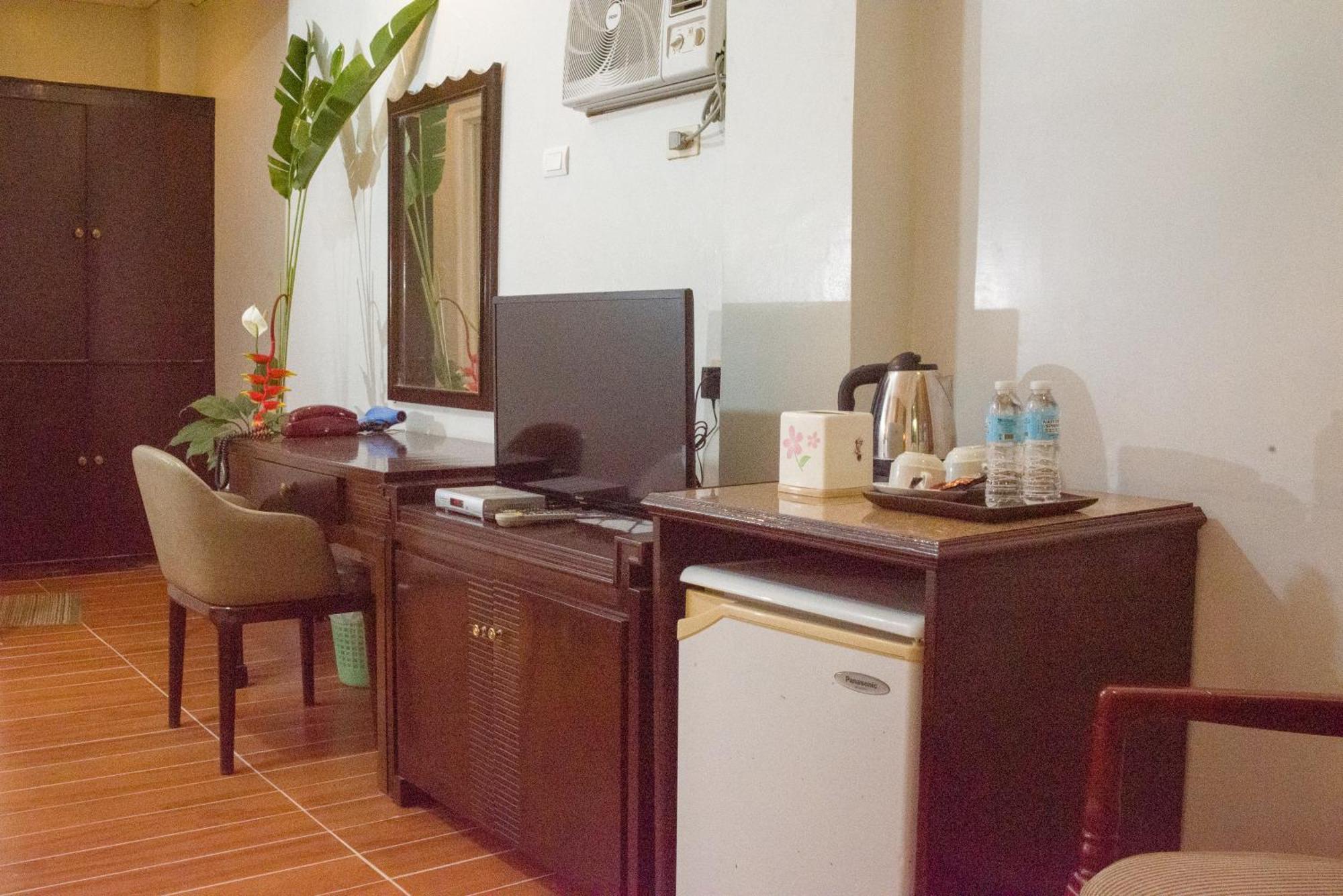 Lukay Las Brisas Balabag  外观 照片